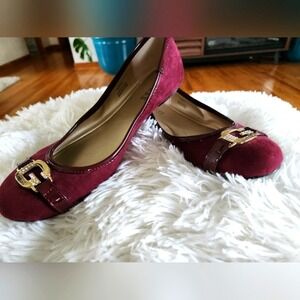 GUESS Burgundy Faux Suede Ballet Flats Gold Rhinestone G Logo Buckle Shoes 8